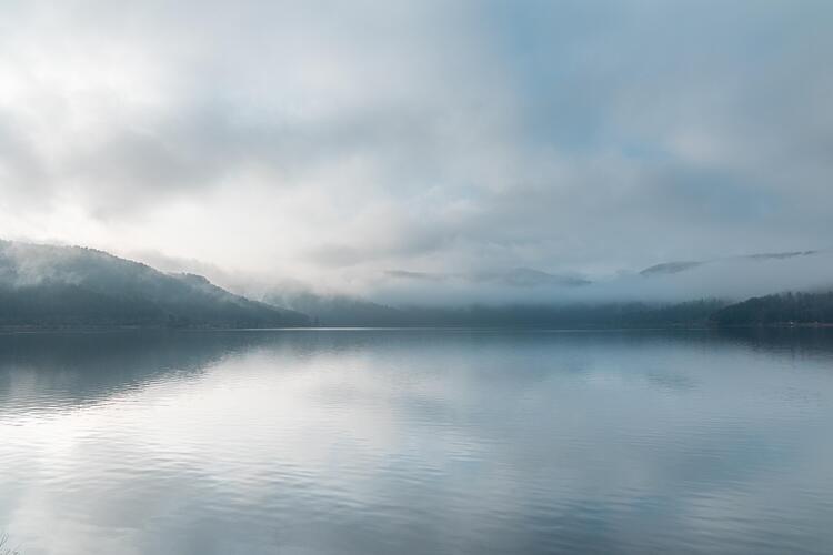 余呉湖.jpg