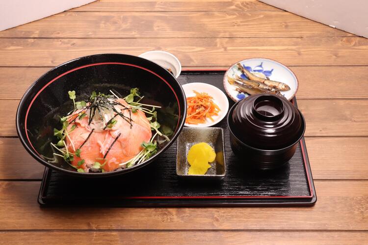びわます丼.jpg