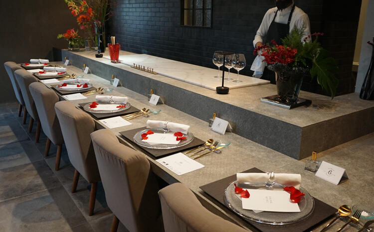 TABLE SIX 座席